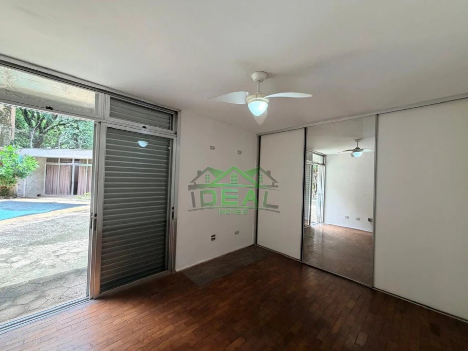 Casa para Venda no Alto de Pinheiros, 5 Dorms sendo 2 Suítes, 6 Vagas e Piscina