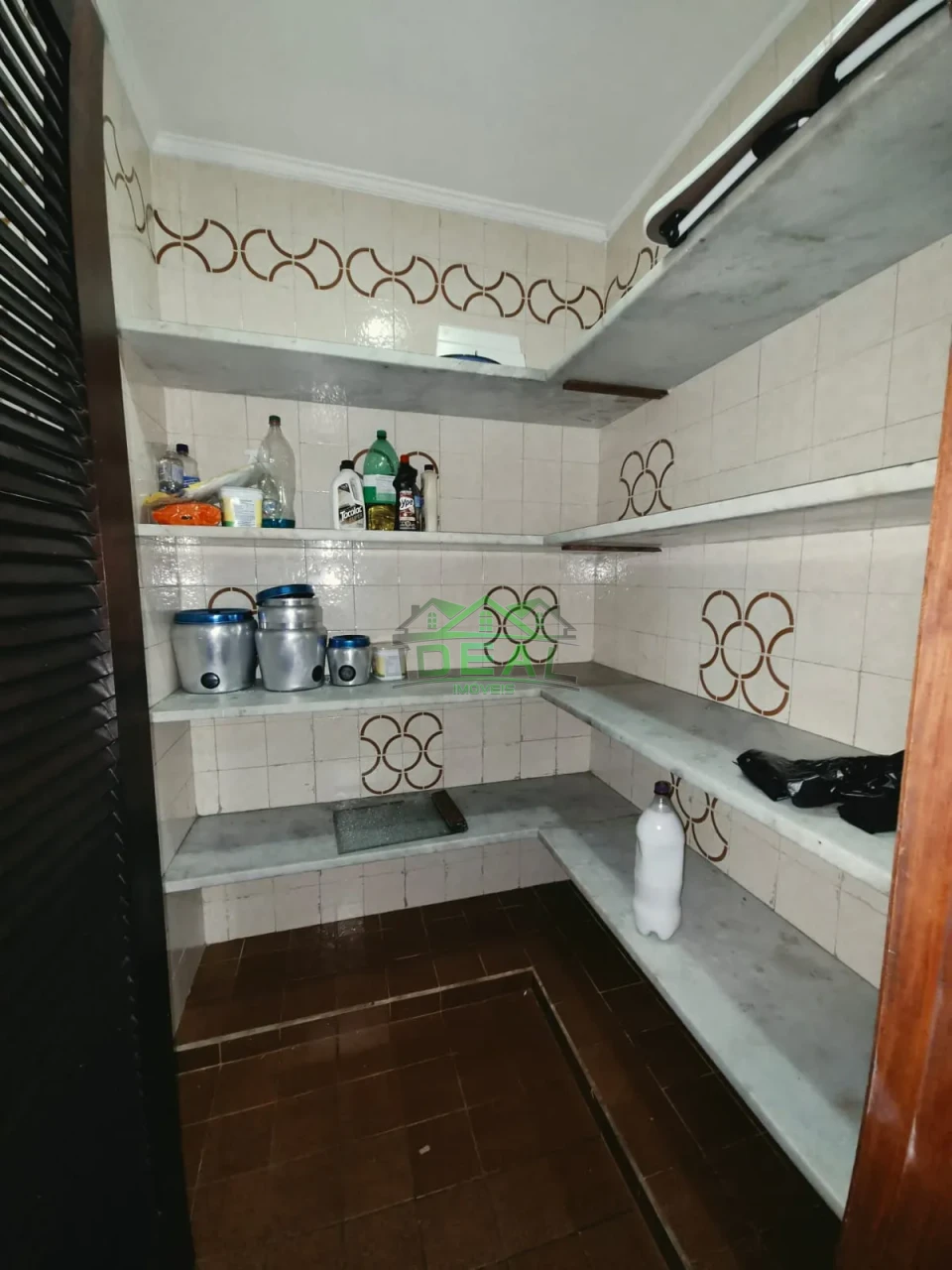 Casa Térrea para Locação com Dormitórios virando para piscina.