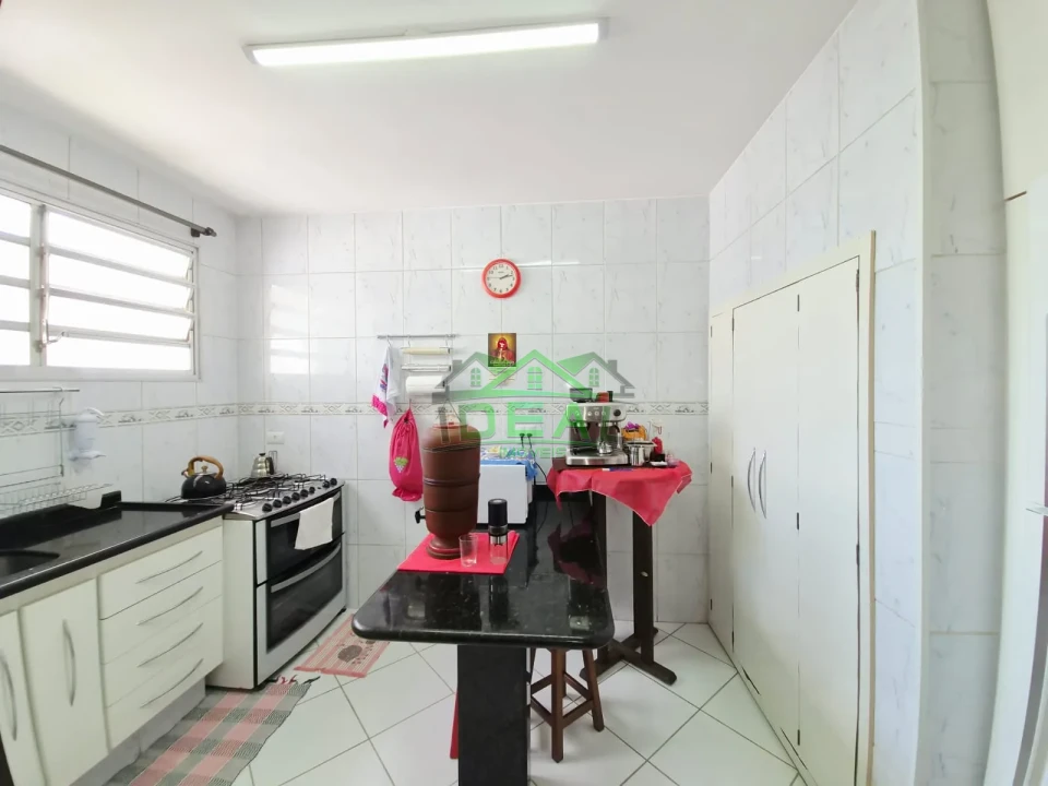 Casa Térrea a Venda- 4 Dormitórios sendo 1 suíte-2 vagas de garagem