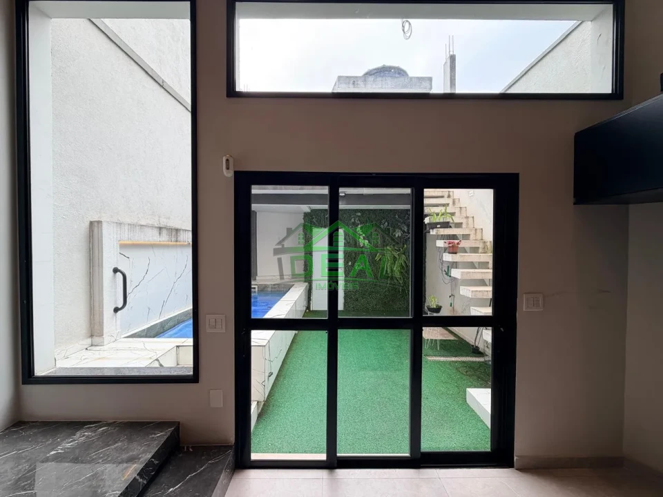 Sobrado Triplex com Pé-Direito Alto, Escritório e Terraço Gourmet no Alto da Lapa