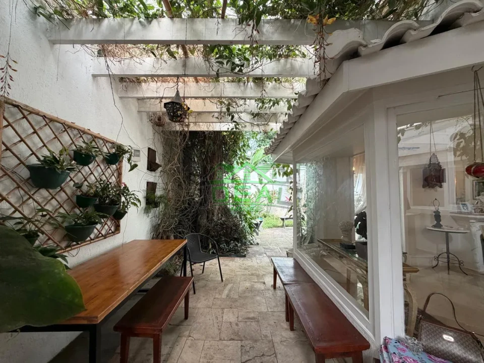 Imagens do imóveis Incomparavel Casa na Vila Madalena, 5 Suítes, 4 Vagas, Quintal e Churrasqueira