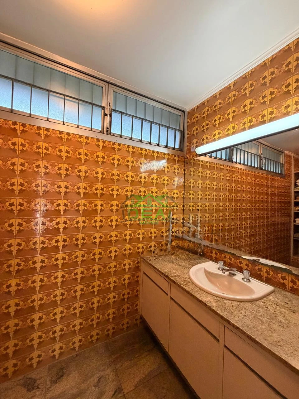 Casa para Venda no Alto de Pinheiros, 5 Dorms sendo 2 Suítes, 6 Vagas e Piscina