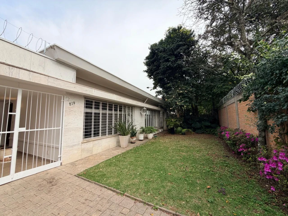 Casa Térrea para Locação no Alto da Lapa, Rua Tranquila e Arborizada