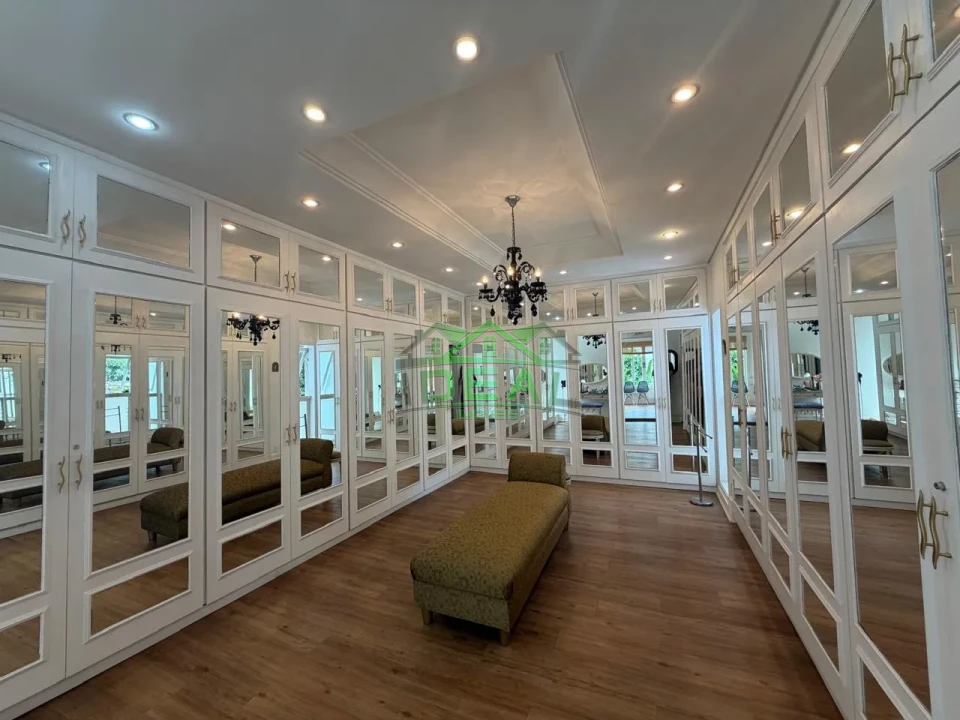 Imagens do imóveis Incomparavel Casa na Vila Madalena, 5 Suítes, 4 Vagas, Quintal e Churrasqueira