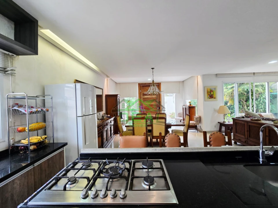 Casa Térrea Reformada na City Lapa, 4 Suítes, 6 Vagas, Piscina e Churrasqueira