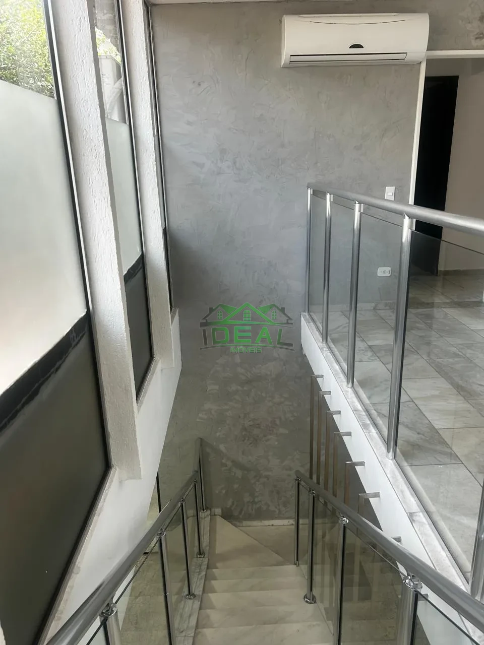 Sobrado Comercial de Alto Padrão | 425m², 19 Amplas Salas e 15 Vagas