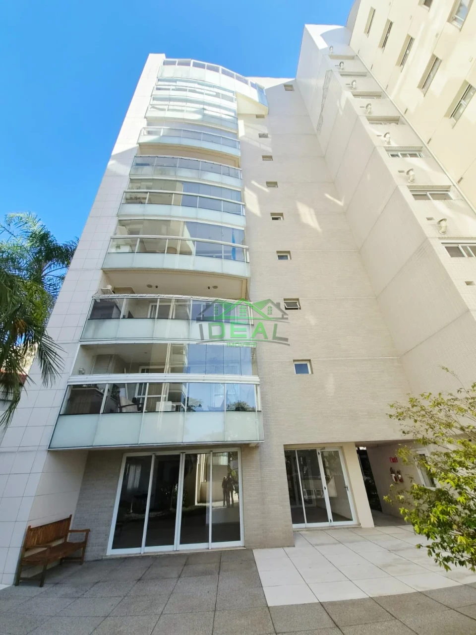 Apartamento a venda com 3 Suítes, armários embutidos, 3 vagas de garagem