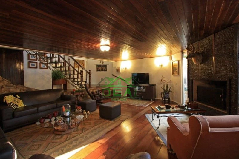 Casa para Venda no Alto de Pinheiros, 5 Dorms sendo 2 Suítes, 6 Vagas e Piscina