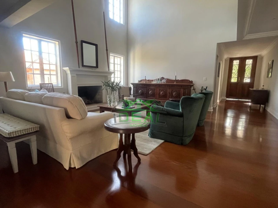 Casa de Condomínio para comprar 450m², 3 suítes, 6 vagas e 5 banheiros