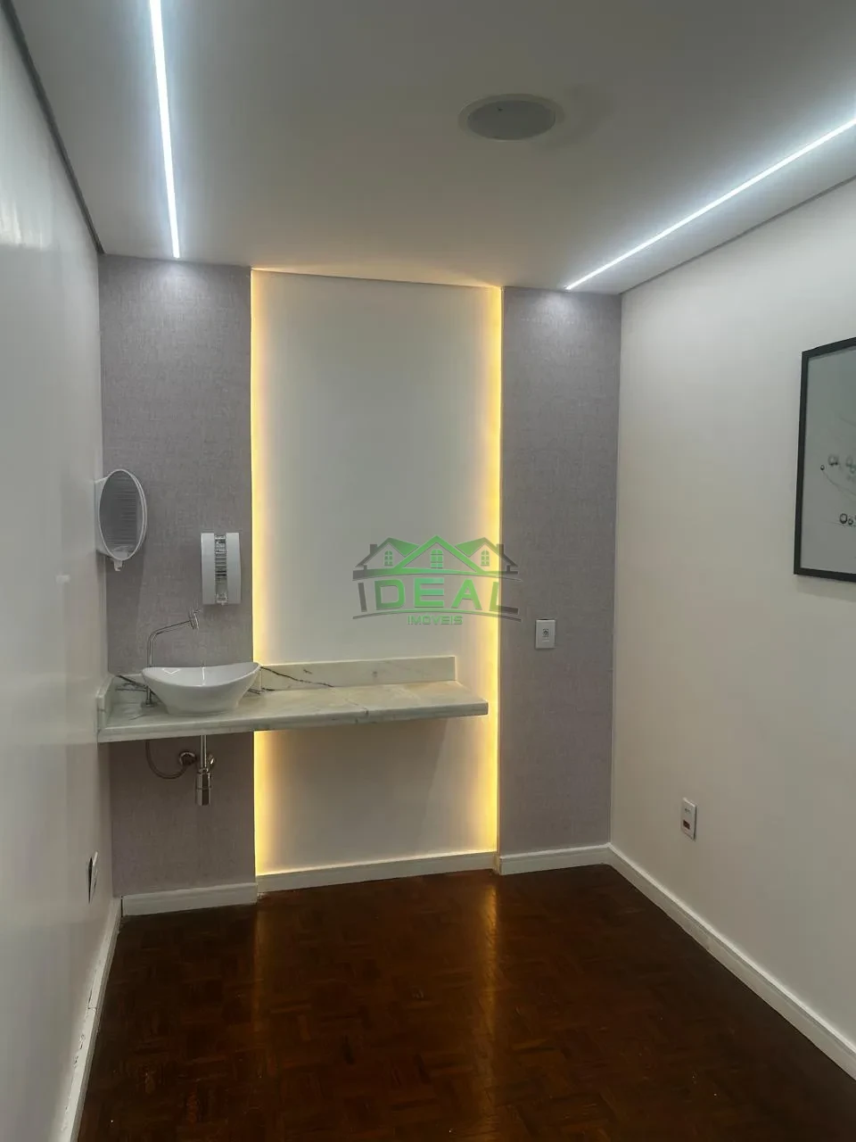 Sobrado Comercial de Alto Padrão | 425m², 19 Amplas Salas e 15 Vagas