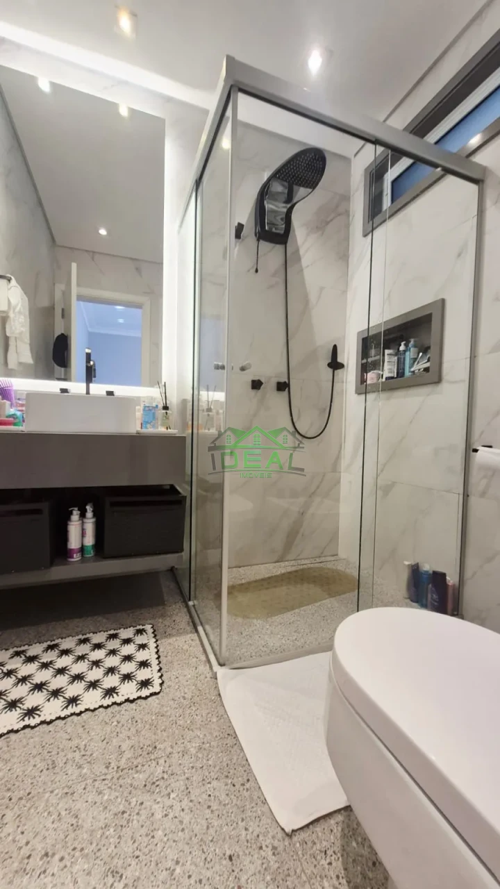 Imagens do imóveis Linda Casa com 4 suítes,6 vagas de garagem . Lazer completo