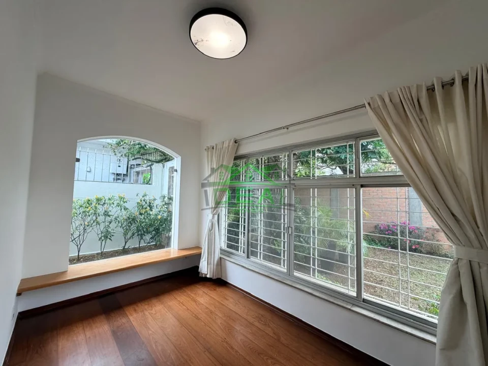 Imagens do imóveis Casa Térrea para Locação no Alto da Lapa, Rua Tranquila e Arborizada