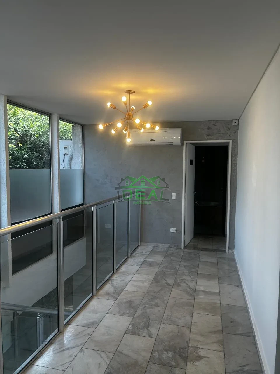 Sobrado Comercial de Alto Padrão | 425m², 19 Amplas Salas e 15 Vagas