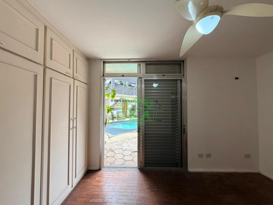 Casa para Venda no Alto de Pinheiros, 5 Dorms sendo 2 Suítes, 6 Vagas e Piscina