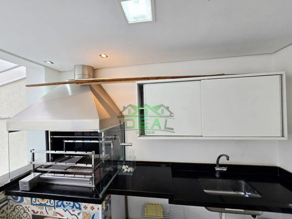 Casa Térrea Reformada na City Lapa, 4 Suítes, 6 Vagas, Piscina e Churrasqueira