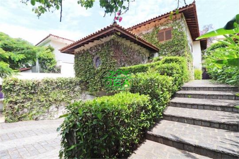 Aconchegante Sobrado com piscina para Venda no bairro Alto de Pinheiros. 521 m