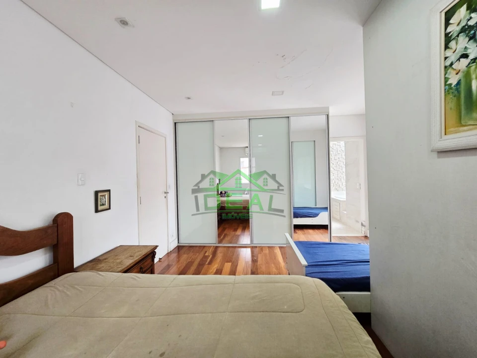 Casa Térrea Reformada na City Lapa, 4 Suítes, 6 Vagas, Piscina e Churrasqueira