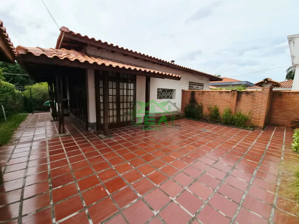 Imagens do imóveis Excelente Imóvel, com 3 dormitórios, 6 vagas de garagem