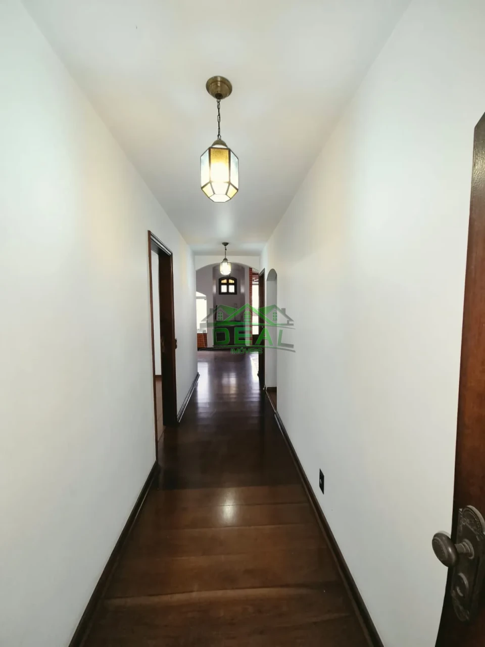 Casa Térrea para Locação com Dormitórios virando para piscina.