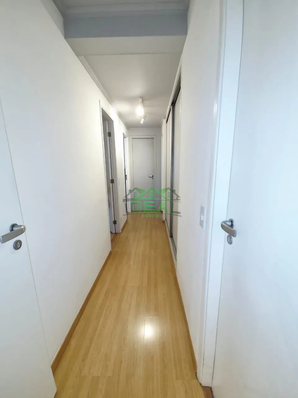 Apartamento a venda com 3 dormitórios , sendo 2 suítes, 3 vagas