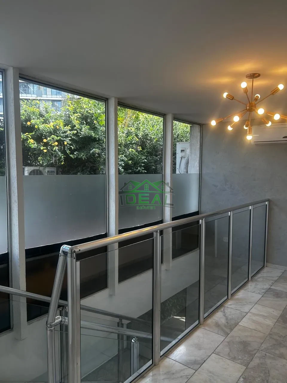 Sobrado Comercial de Alto Padrão | 425m², 19 Amplas Salas e 15 Vagas