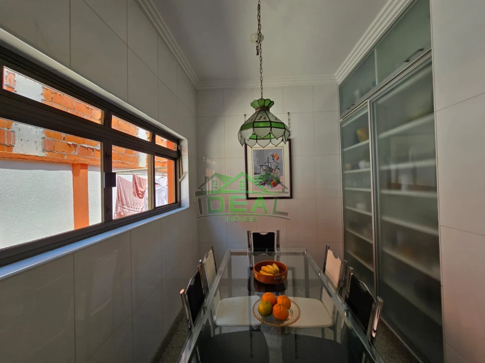 Casa Térrea para Venda no Alto de Pinheiros, 4 Dorms, 2 Suítes e 6 Vagas
