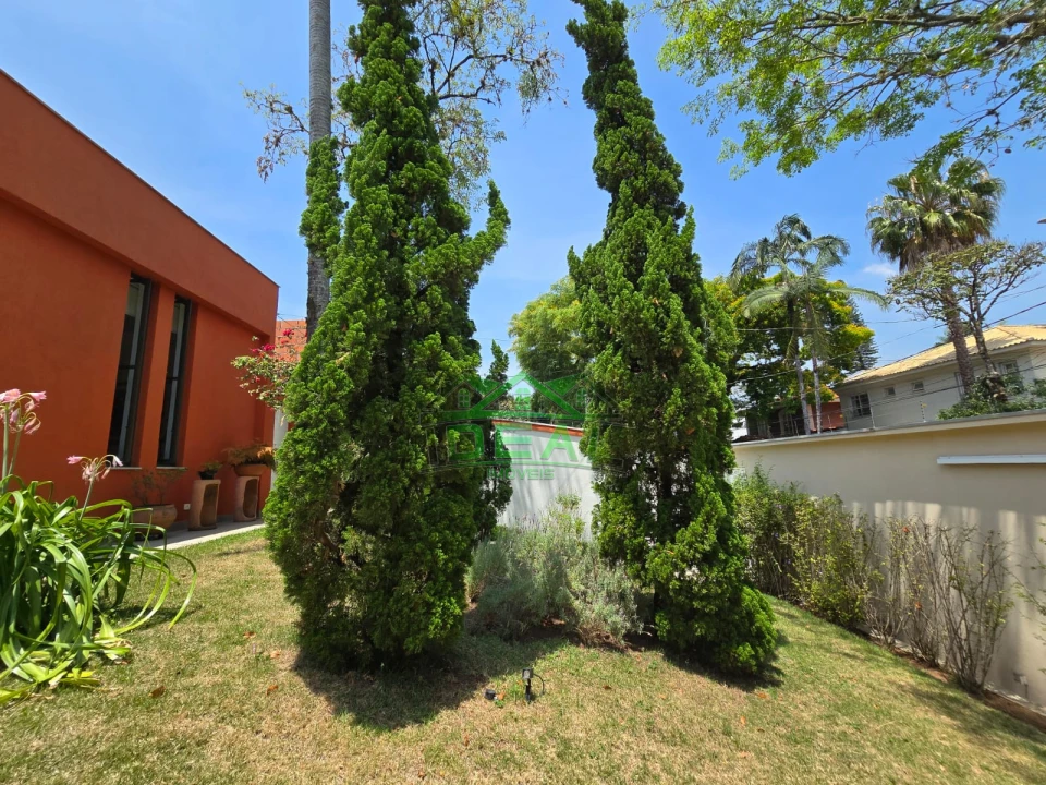 Casa Térrea para Venda no Alto de Pinheiros, 4 Dorms, 2 Suítes e 6 Vagas