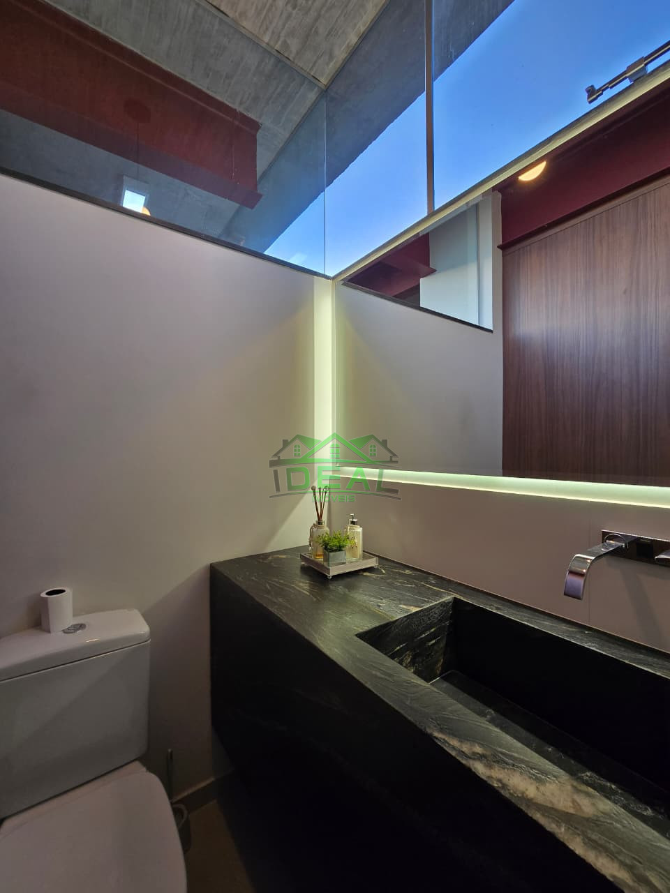 Nova casa de arquiteto à venda no Alto da Lapa!