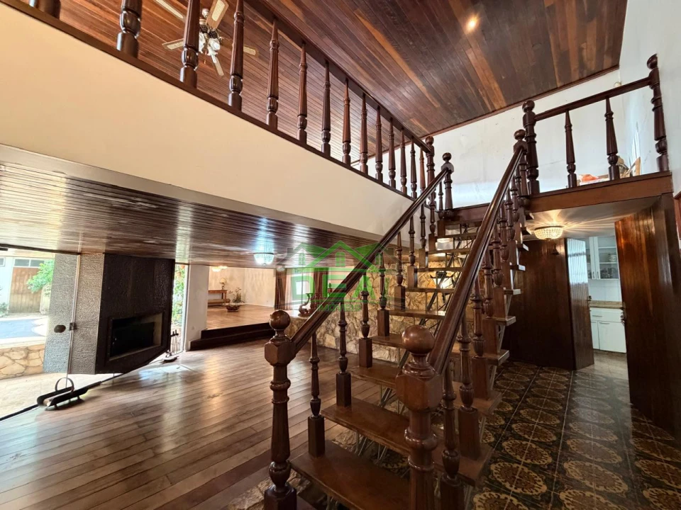 Casa para Venda no Alto de Pinheiros, 5 Dorms sendo 2 Suítes, 6 Vagas e Piscina