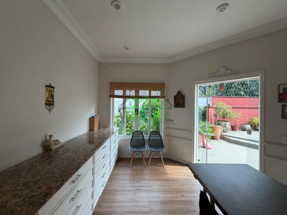 Imagens do imóveis Incomparavel Casa na Vila Madalena, 5 Suítes, 4 Vagas, Quintal e Churrasqueira