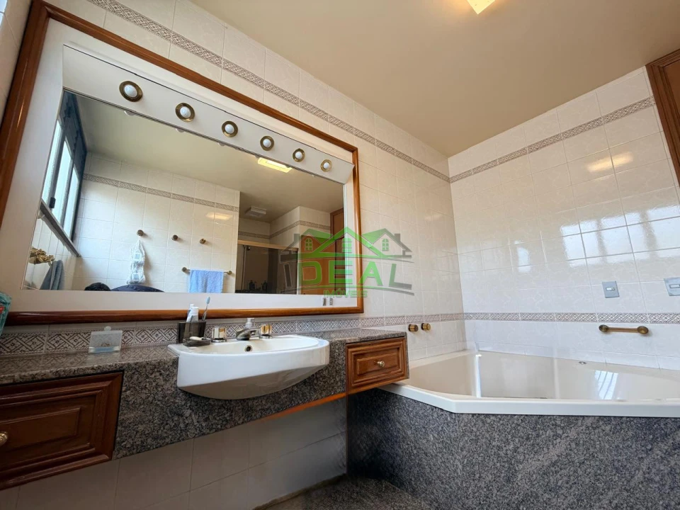 Imagens do imóveis Espaçoso Sobrado para Venda no Alto da Lapa, 4 suítes, 6 Banheiros e 6 Vagas