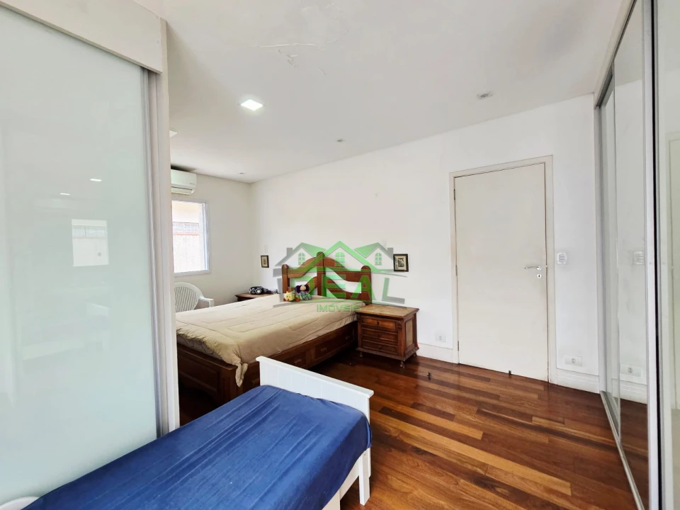 Casa Térrea Reformada na City Lapa, 4 Suítes, 6 Vagas, Piscina e Churrasqueira