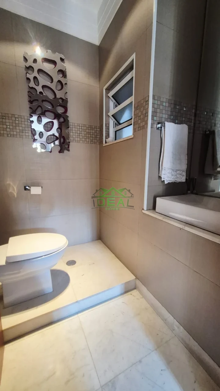 Imagens do imóveis Linda Casa com 4 suítes,6 vagas de garagem . Lazer completo