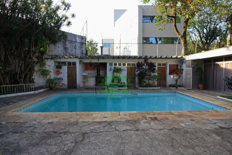 Casa para Venda no Alto de Pinheiros, 5 Dorms sendo 2 Suítes, 6 Vagas e Piscina