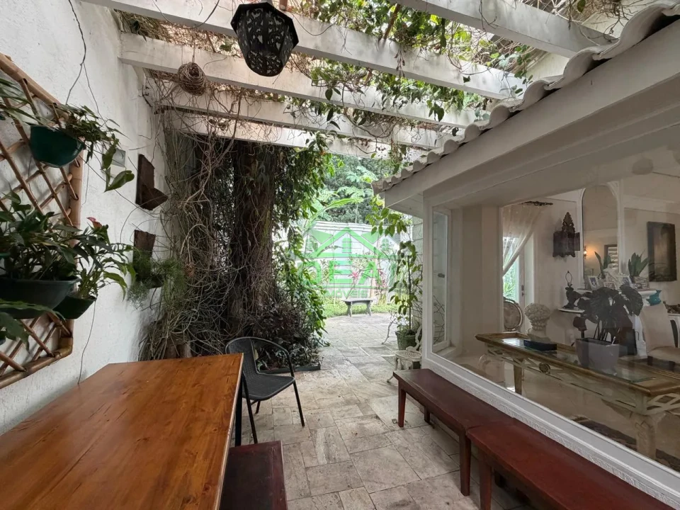 Imagens do imóveis Incomparavel Casa na Vila Madalena, 5 Suítes, 4 Vagas, Quintal e Churrasqueira