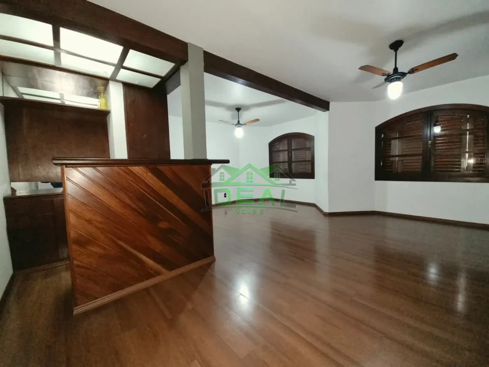 Casa Térrea para Locação com Dormitórios virando para piscina.
