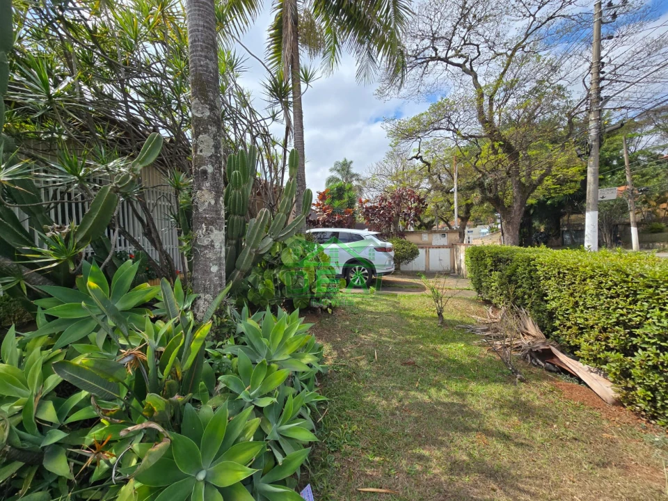 Casa Térrea disponível para Venda, com possibilidade de uso comercial ou residencial, localizada na Lapa.