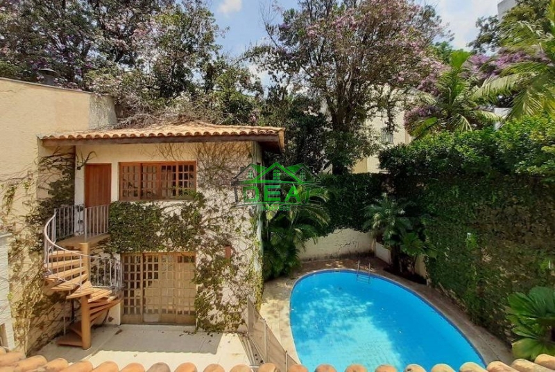 Aconchegante Sobrado com piscina para Venda no bairro Alto de Pinheiros. 521 m
