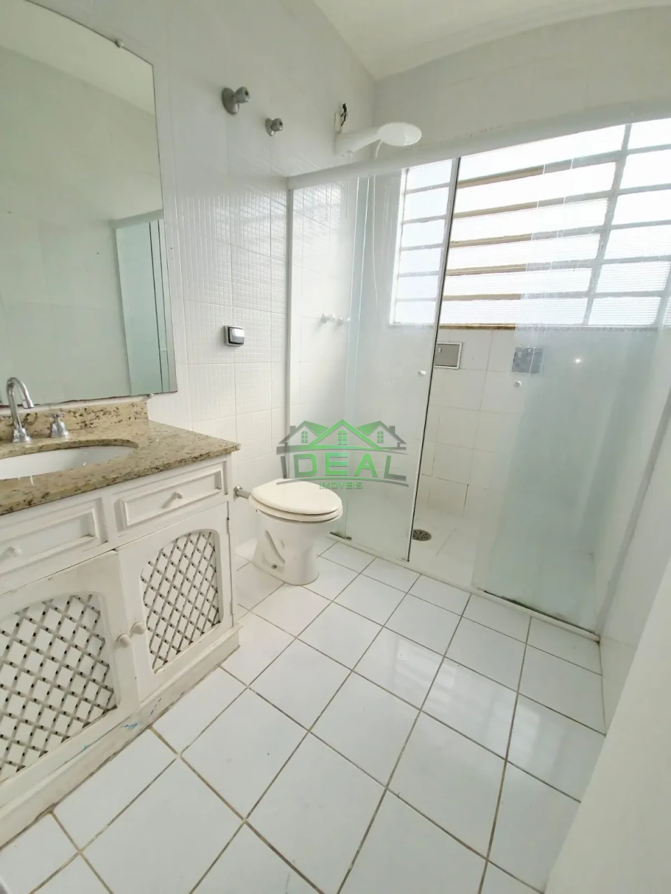Imagens do imóveis Casa para locação, com 3 dormitórios, 2 vagas, Próximo ao MC DONALDS , na Cerro Corá
