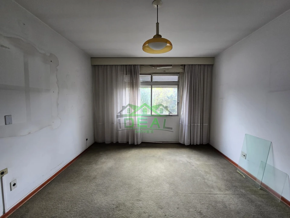 Casa Térrea disponível para Venda, com possibilidade de uso comercial ou residencial, localizada na Lapa.