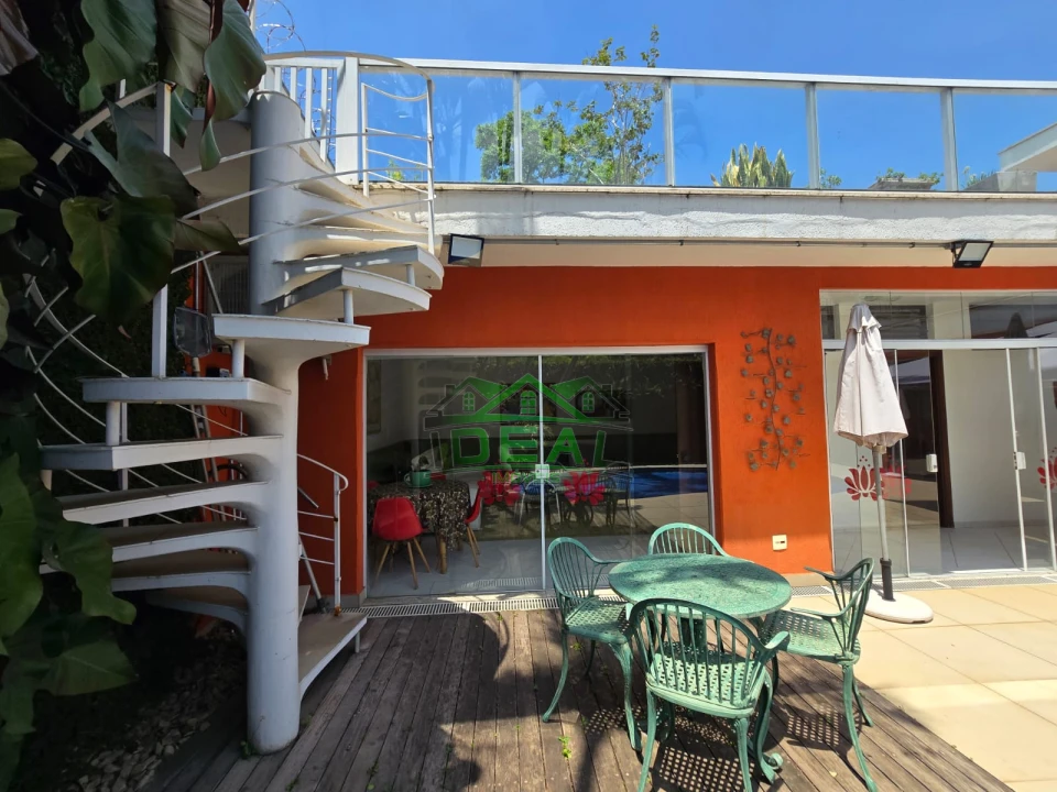 Casa Térrea para Venda no Alto de Pinheiros, 4 Dorms, 2 Suítes e 6 Vagas