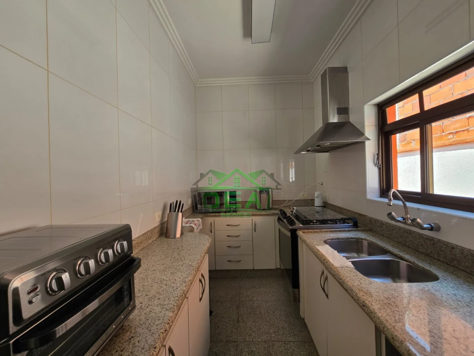 Casa Térrea para Venda no Alto de Pinheiros, 4 Dorms, 2 Suítes e 6 Vagas