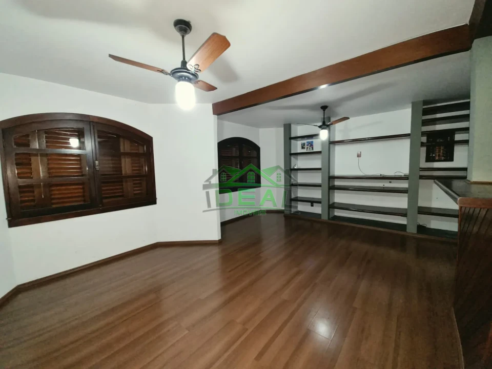 Casa Térrea para Locação com Dormitórios virando para piscina.