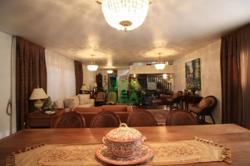 Casa para Venda no Alto de Pinheiros, 5 Dorms sendo 2 Suítes, 6 Vagas e Piscina