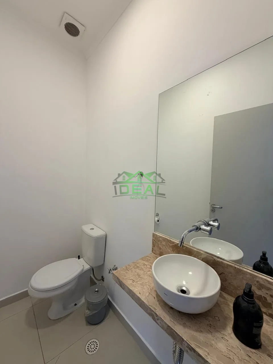 Imagens do imóveis Casa Térrea para Locação no Alto da Lapa, Rua Tranquila e Arborizada