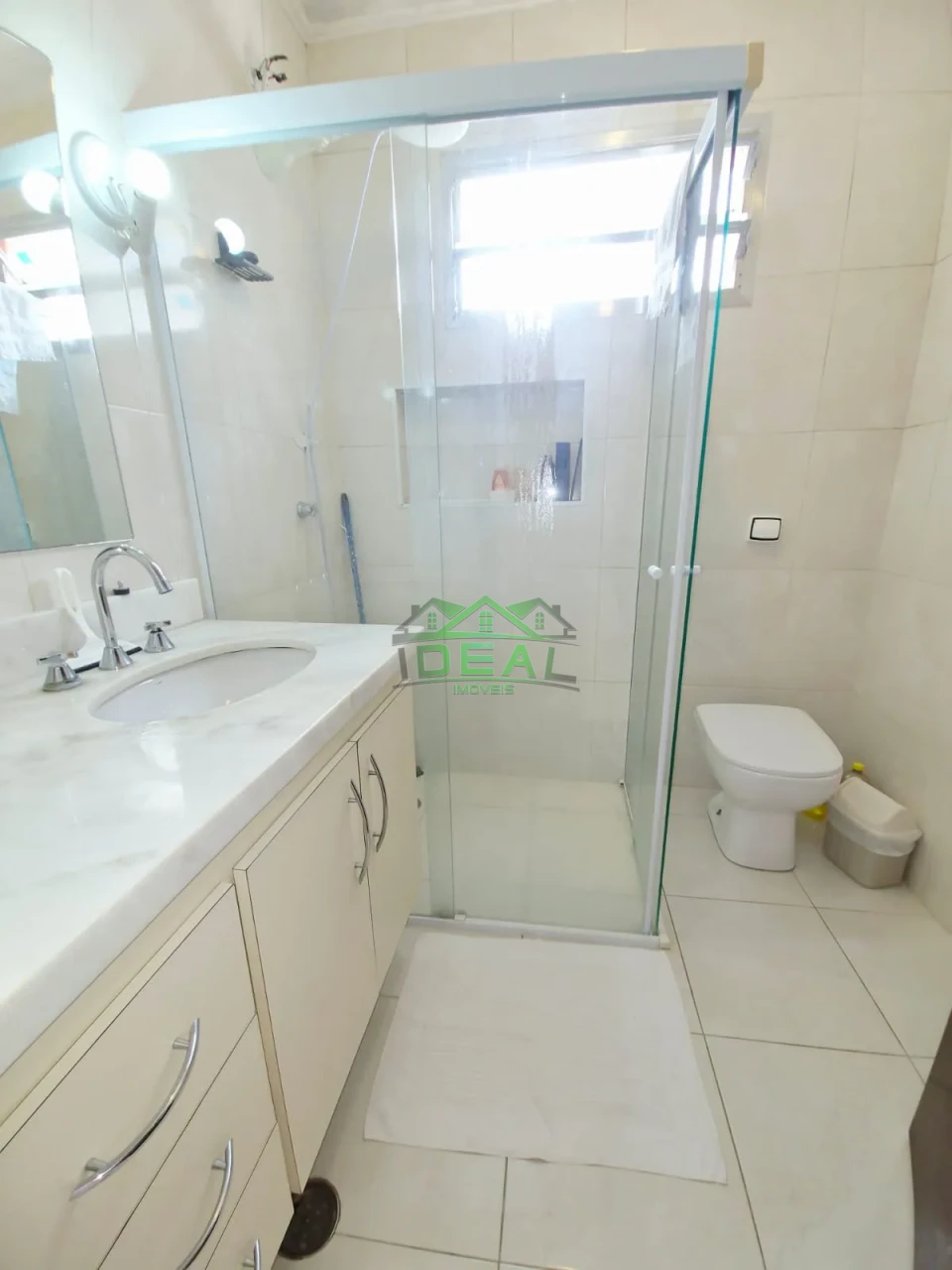 Casa Térrea a Venda- 4 Dormitórios sendo 1 suíte-2 vagas de garagem