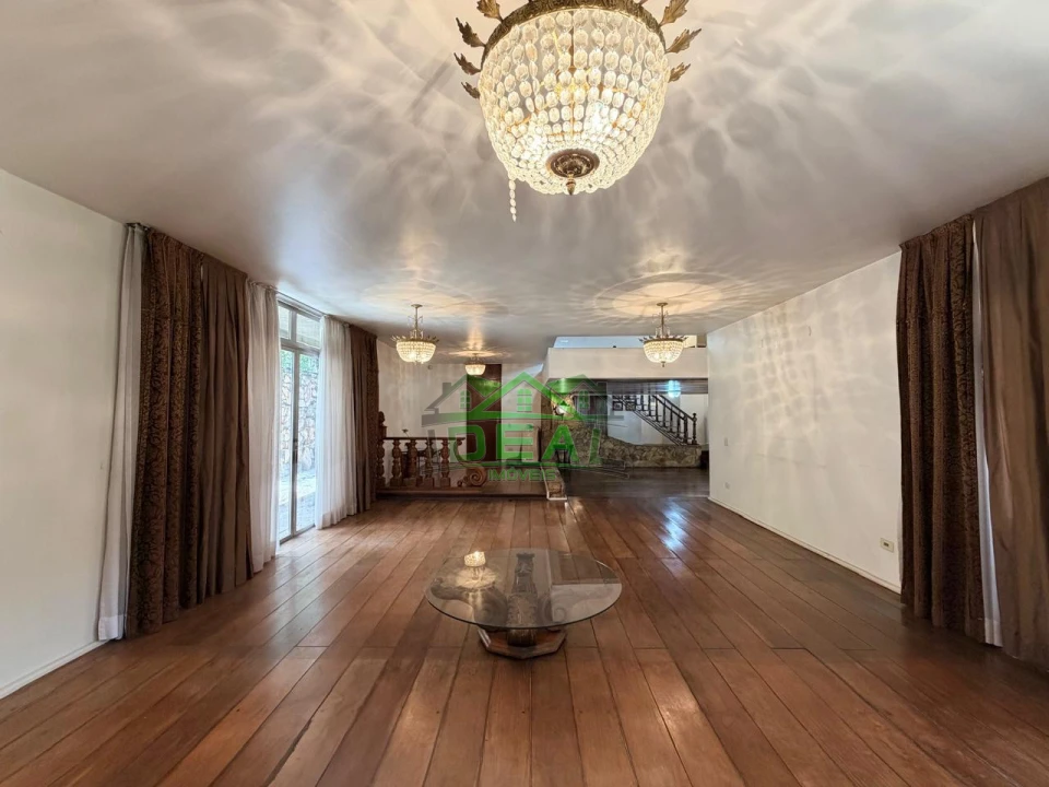 Casa para Venda no Alto de Pinheiros, 5 Dorms sendo 2 Suítes, 6 Vagas e Piscina