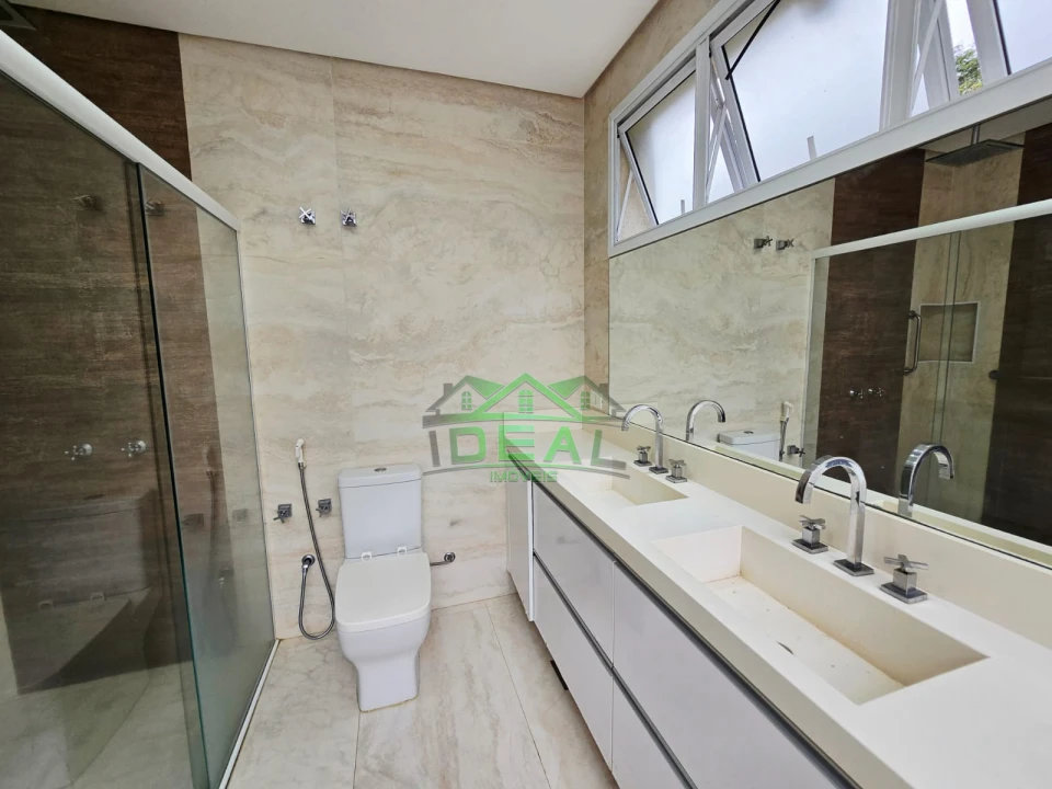 Casa Térrea Reformada na City Lapa, 4 Suítes, 6 Vagas, Piscina e Churrasqueira