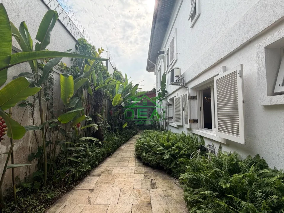 Imagens do imóveis Incomparavel Casa na Vila Madalena, 5 Suítes, 4 Vagas, Quintal e Churrasqueira