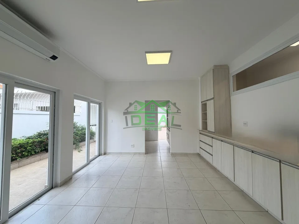 Imagens do imóveis Casa Térrea para Locação no Alto da Lapa, Rua Tranquila e Arborizada